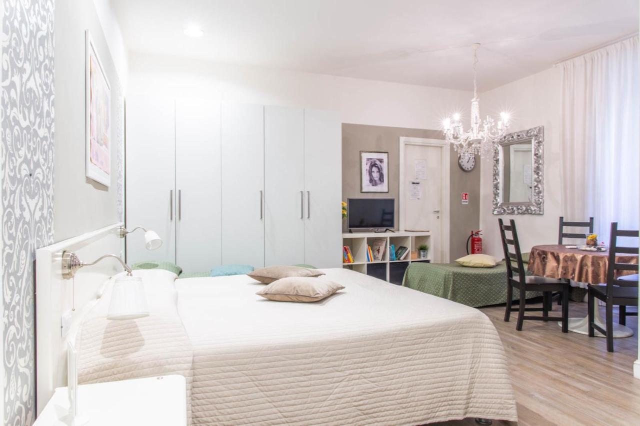 Cinema House Bed & Breakfast โรม ภายนอก รูปภาพ